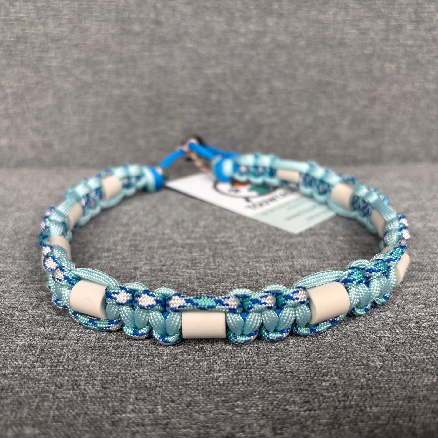 Anti vlooien en tekenband 40-50 cm licht blauw met patroon
