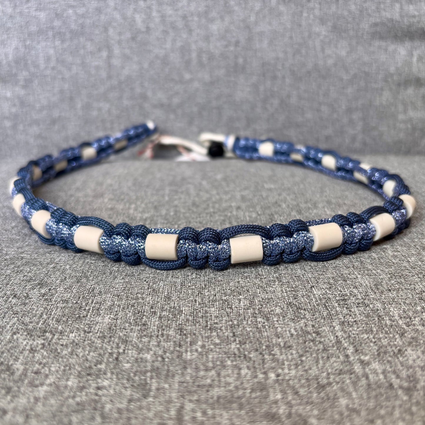 Anti vlooien en tekenband 60-70 cm blauw met glitters
