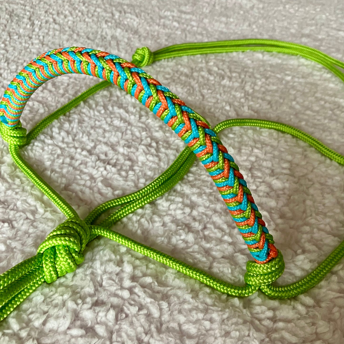 Touwhalster gevlochten neusstuk appel groen, neon oranje & turquoise