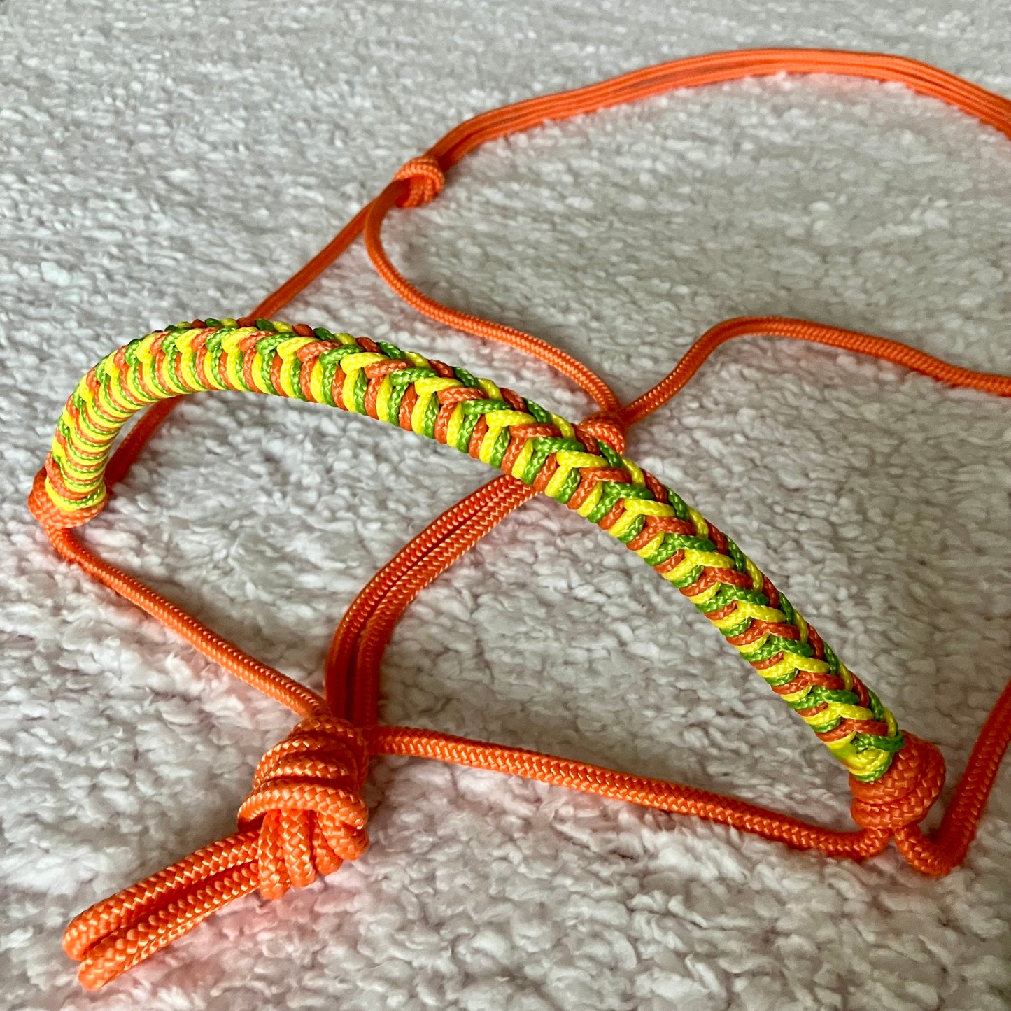 Touwhalster gevlochten neusstuk neon oranje, canary geel & appel groen