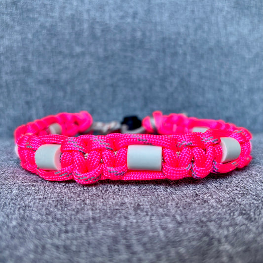 Anti vlooien en tekenband 30-40 cm neon roze