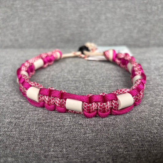 Anti vlooien en tekenband 30-40 cm roze met wit patroon