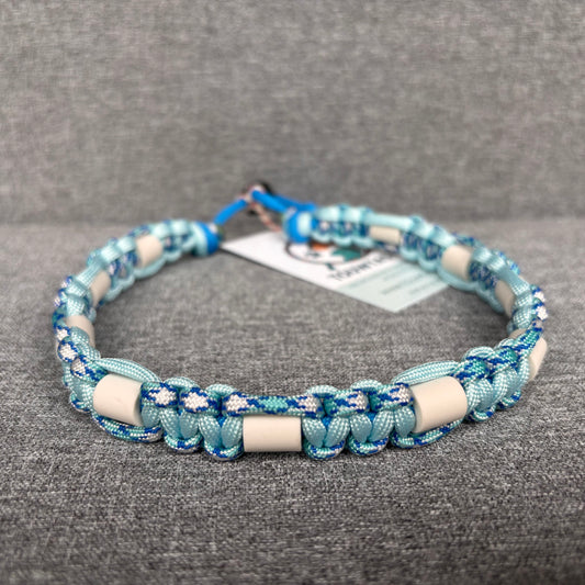 Anti vlooien en tekenband 40-50 cm licht blauw met patroon