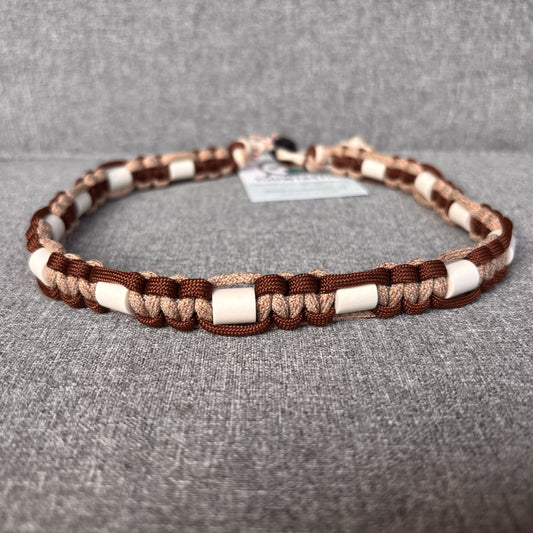 Anti vlooien en tekenband 50-60 cm bruin met beige mix