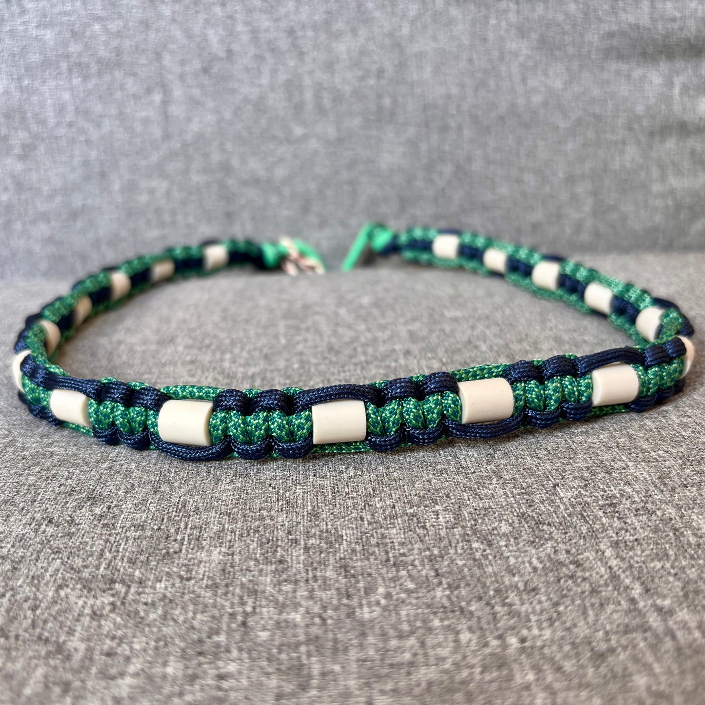 Anti vlooien en tekenband 60-70 cm groen blauw mix