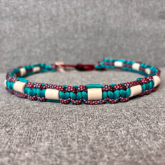 Anti vlooien en tekenband 50-60 cm petrol met bordeaux mix