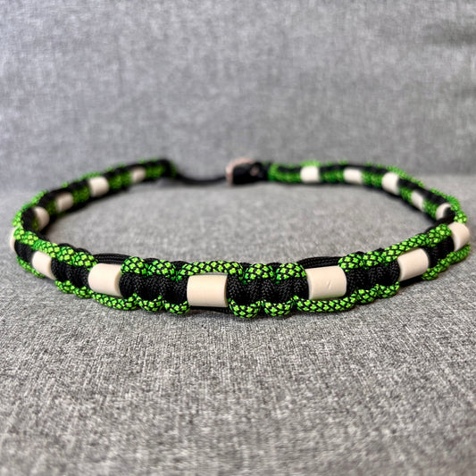 Anti vlooien en tekenband 60-70 cm zwart neon groen mix