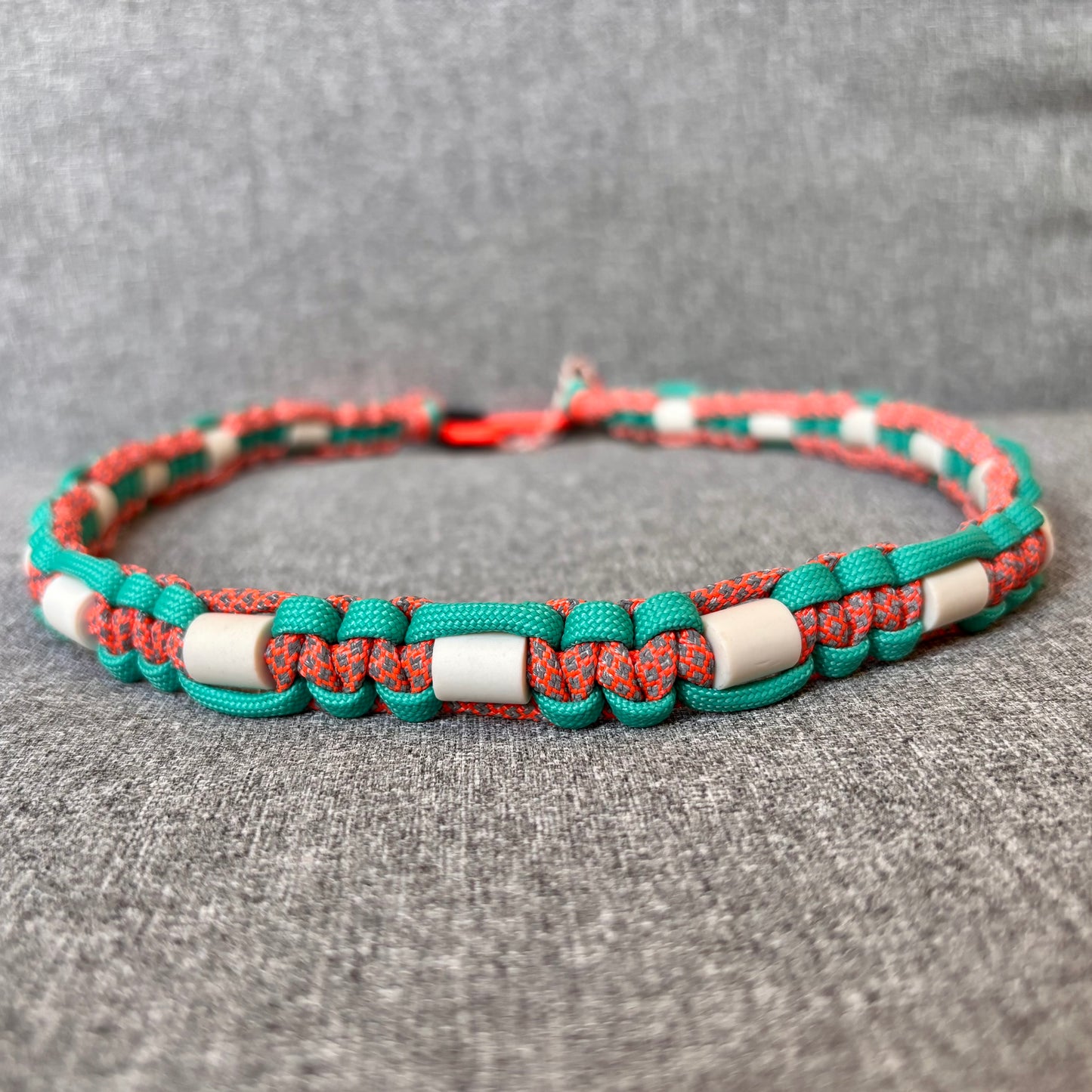 Anti vlooien en tekenband 60-70 cm aqua met oranje reflective