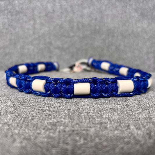 Anti vlooien en tekenband 40-50 cm blauw met zilver.