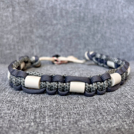 Anti vlooien en tekenband 30-40 cm grijs mix