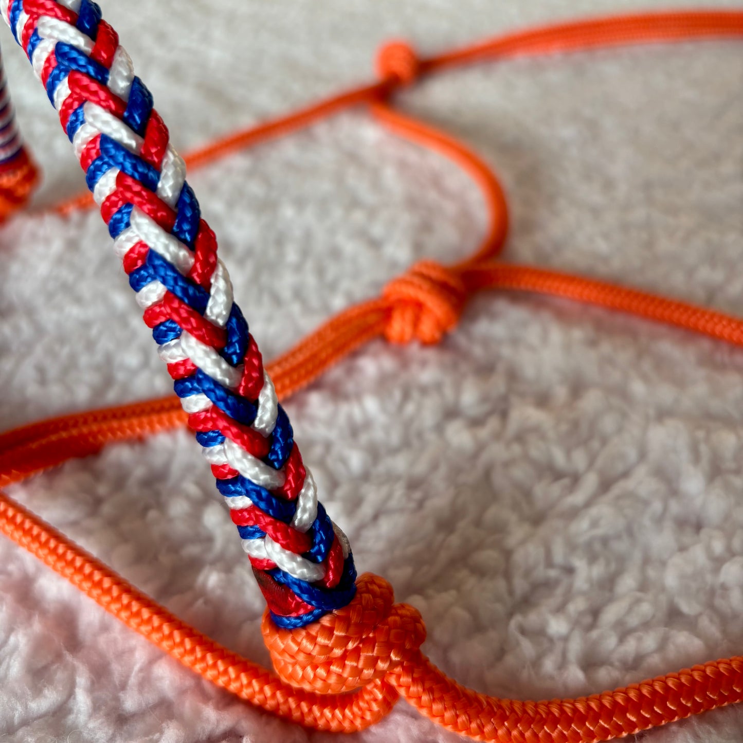 Koningsdag set touwhalster gevlochten neusstuk