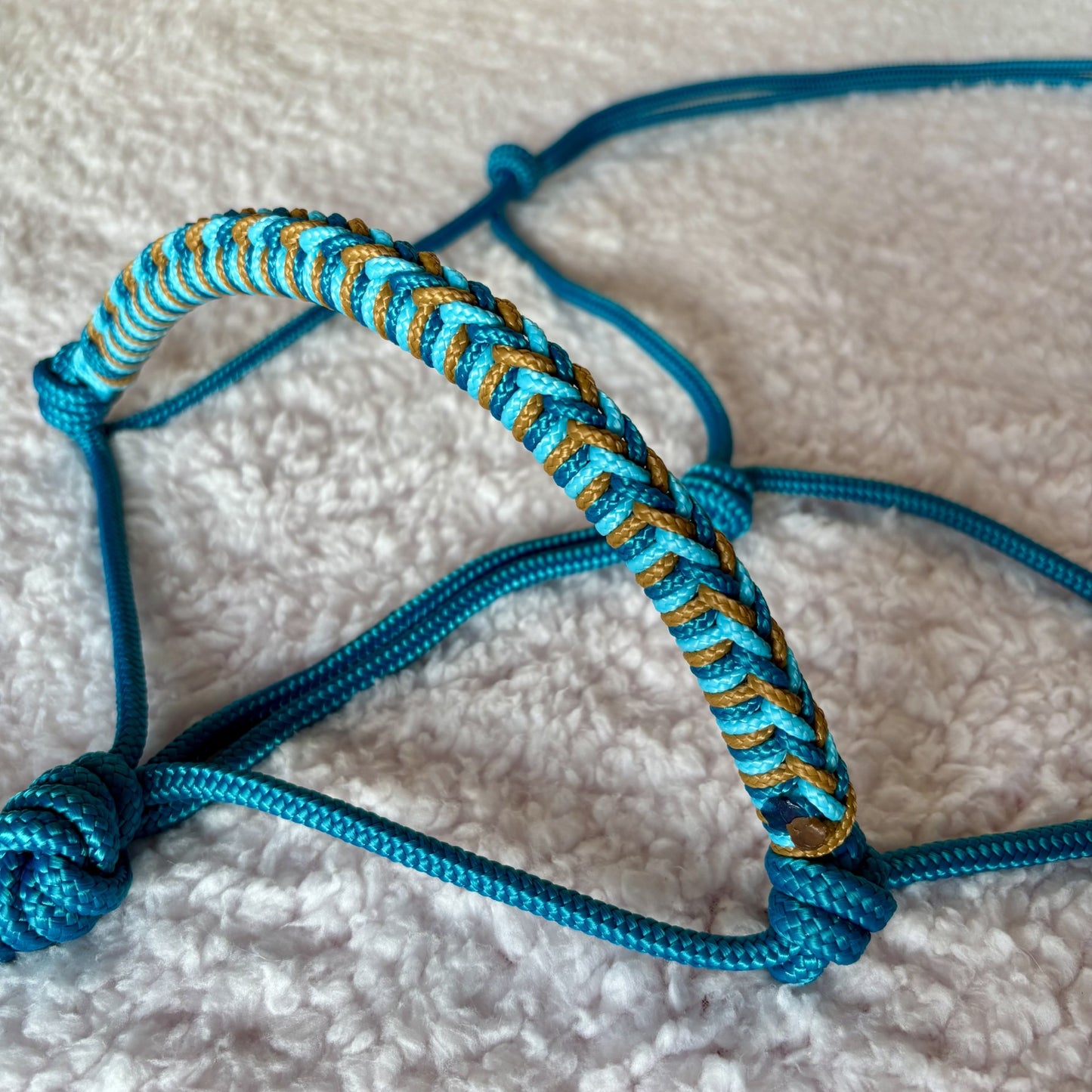 Touwhalster gevlochten neusstuk aqua, turquoise & caramel