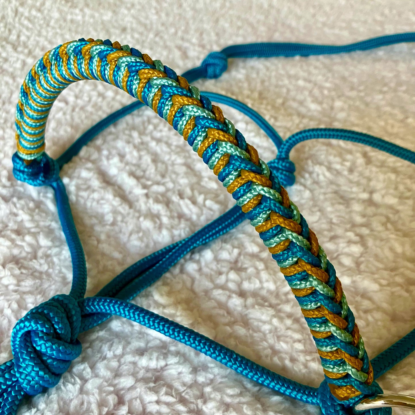 Touwhalster gevlochten neusstuk aqua, zeegroen, caramel