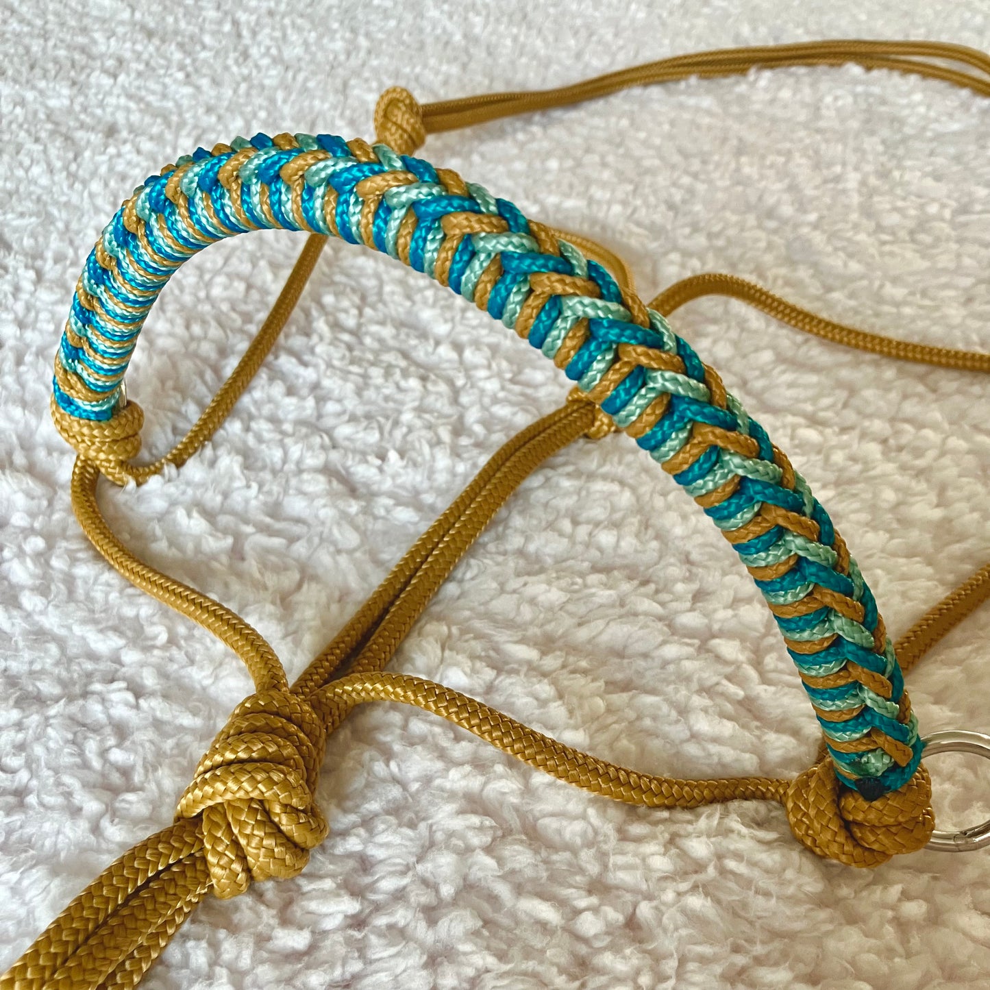 Touwhalster gevlochten neusstuk aqua, zeegroen, caramel