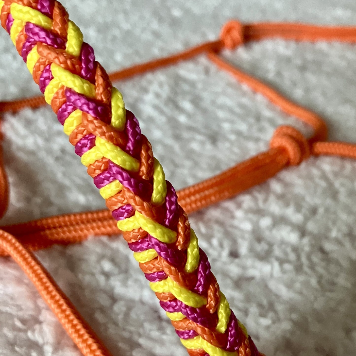 Touwhalster gevlochten neusstuk neon oranje, canary geel, fuchsia