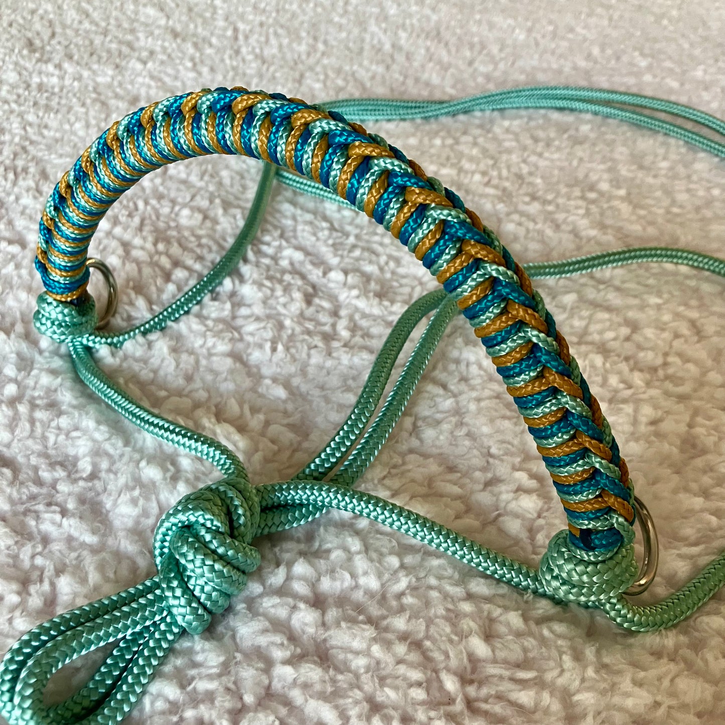 Touwhalster gevlochten neusstuk aqua, zeegroen, caramel